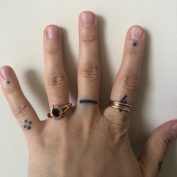 Ruby costume ring - Picture 5 of 8